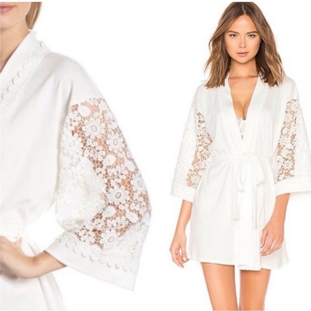 Flora Nikrooz Womens Size Medium Cream Robe with Belt